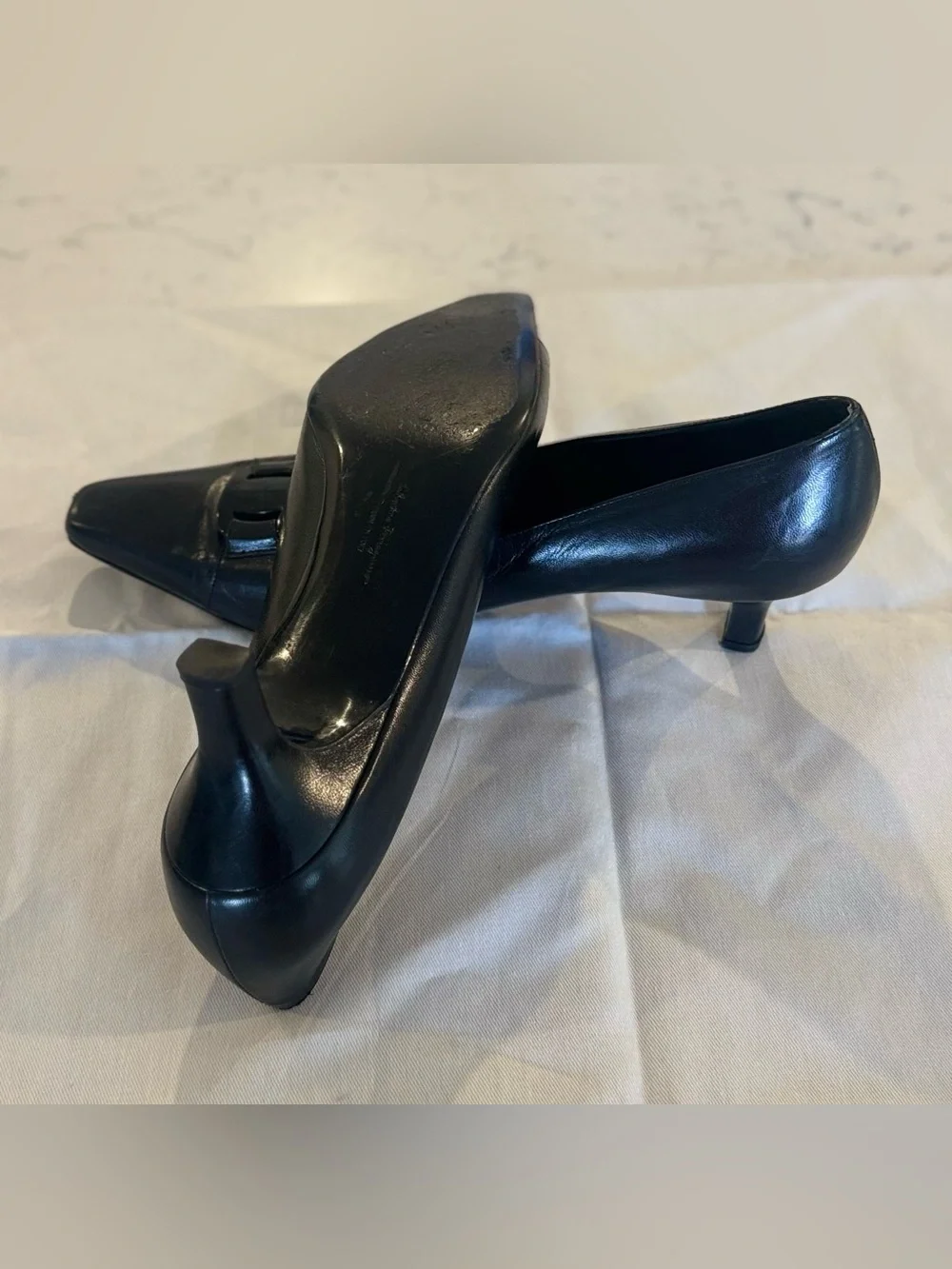 Salvatore Ferragamo Black Leather Tonal Gancini Buckle Heeled Pumps Size 10 B